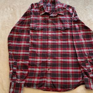 UNTUCKit Men’s button down shirt